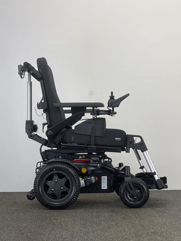 Quickie Q300 R Versatile Powerchair (2023) - Image 3
