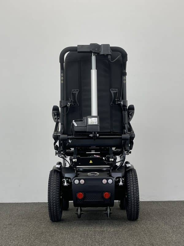 Quickie Q300 R Versatile Powerchair (2023) - Image 2