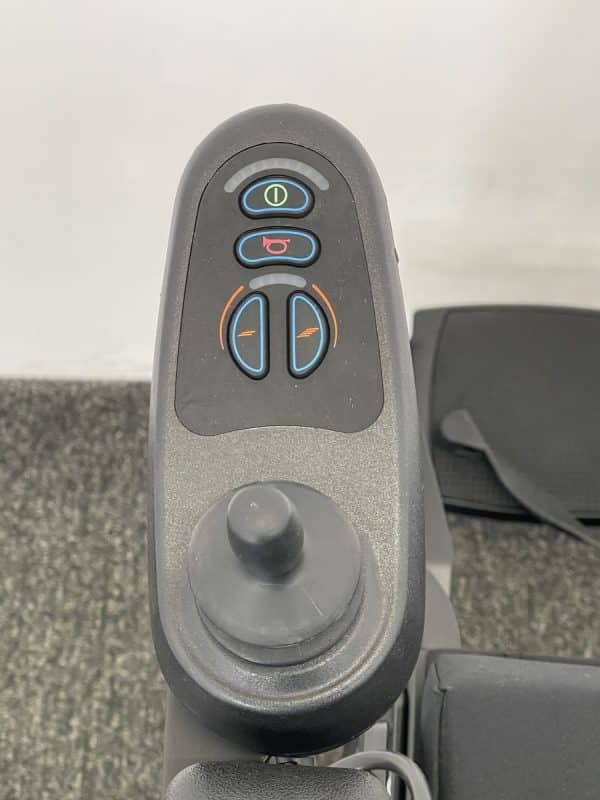 Quickie Q100 R Powerchair with Standard Seating (2019) - Image 3